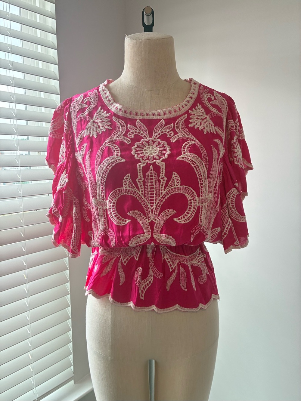 NWT Solitaire Women's Pink Bohemian Applique Top